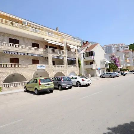 Pero Apartment Makarska